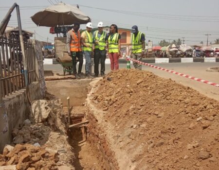 Construcción de una red de distribución de aguas en Ekiti, Nigeria